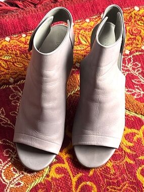 VINCE Faye Ankle Booties Gray Leather Women's SZ 9M Italian Open Toe Open Heel